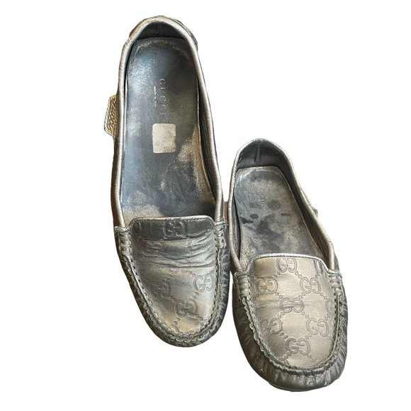 Gucci Silver Embossed Logo Driving Moccasin Size 7 - Picture 1 of 10
